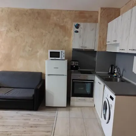 Colonel 957 Apartment